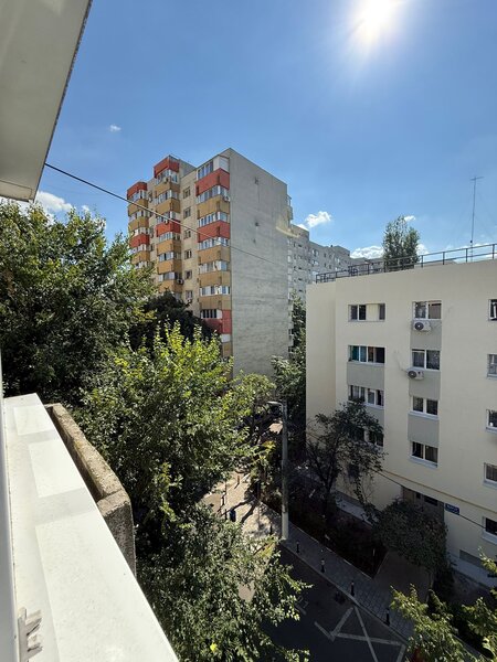 Lacul Tei, langa Parcul Circului, Barbu Vacarescu la 5 min